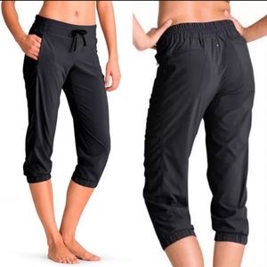 Athleta La Viva Capri Crop Joggers